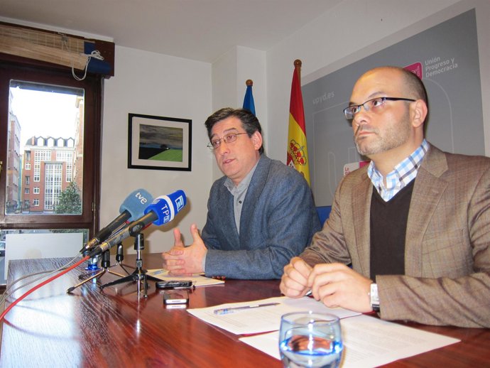 Prendes (Izquierda) Y Solla, Durante La Rueda De Prensa.