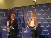 Casero muestra el "enorme disgusto" de la Junta por los datos y dice que "motivan más para conseguir empleo"