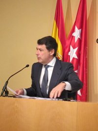 González dice que las plantillas están congeladas pero garantiza el contrato de interinos si es "necesario"