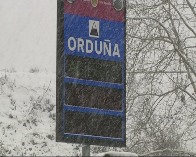 Cartel De Señalización Del Puerto De Orduña (Álava)