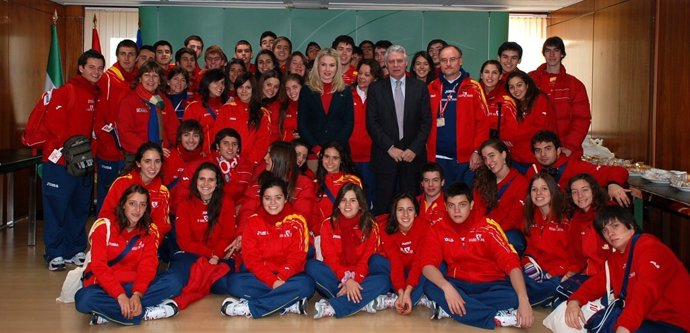 El Consejero De Gobernación Y Justicia Con La Expedición De Jóvenes Chilenos