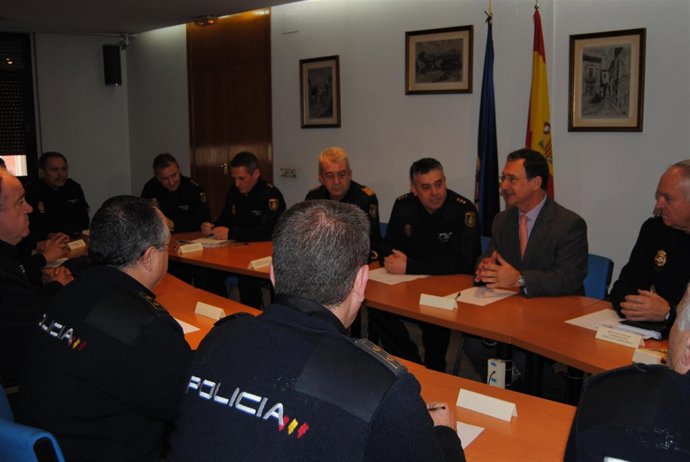 Bascuñana Se Reúne Con Los Mandos De La Policía Nacional De Murcia