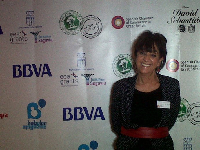 Claudia De Santos, De Promoción En Londres