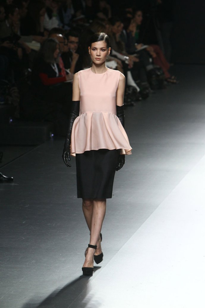 Modelo De Ángel Schlesser En La Mercedes-Benz Fashion Week Madrid