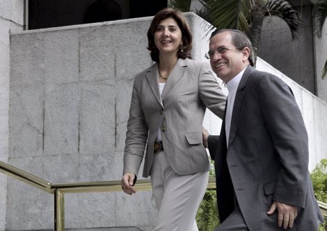  Los Ministros De Exteriores De Colombia Y Ecuador, María Holguín Y Ricardo Pati