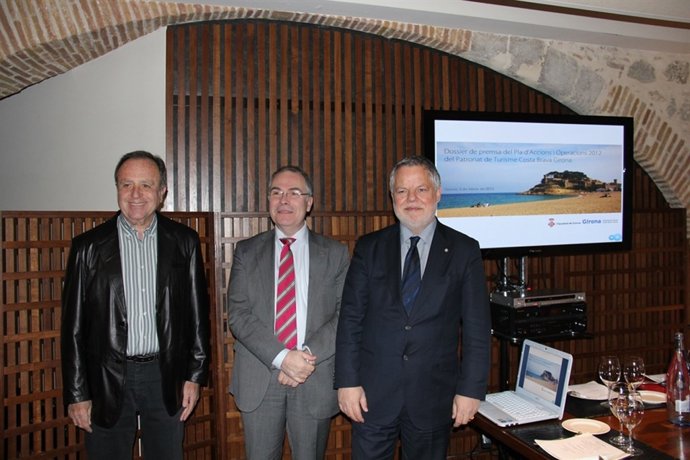 J.Giraut (Diputado) J.Torramadé (Presdte.Dip.Girona), R.Ramon (Patronat Turisme)