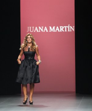 La Diseñadora Juana Martín En Uno De Sus Desfiles De Cibeles 