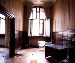 Una De Las Obras Expuestas En La Exposición 'La Grieta'