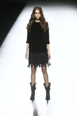 Modelo De Teresa Helbig En La Mercedes-Benz Fashion Week Madrid