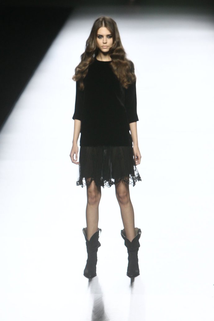 Modelo De Teresa Helbig En La Mercedes-Benz Fashion Week Madrid