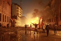 Tres muertos y más de mil heridos en las protestas en Suez y El Cairo