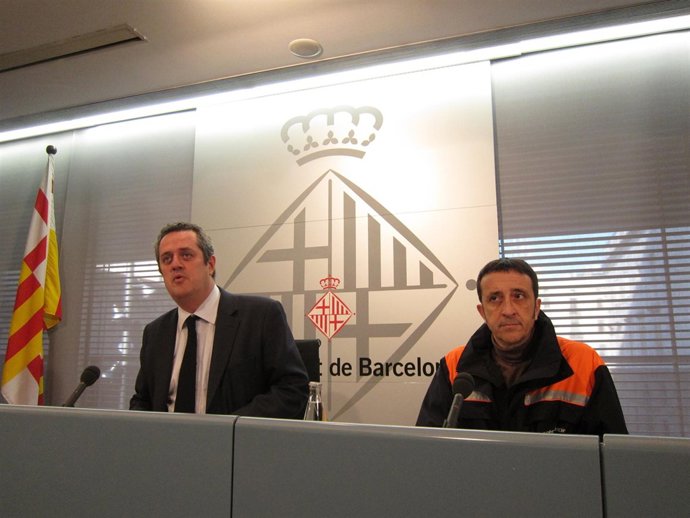 El Teniente De Alcalde Joaquim Forn Y El Dir. De Serv. Sociales Jordi Sánchez