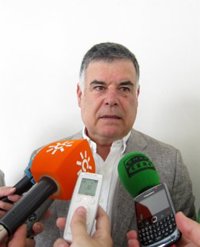 Viera se reafirma en su denuncia sobre "presiones" a delegados después de que Griñán las haya negado