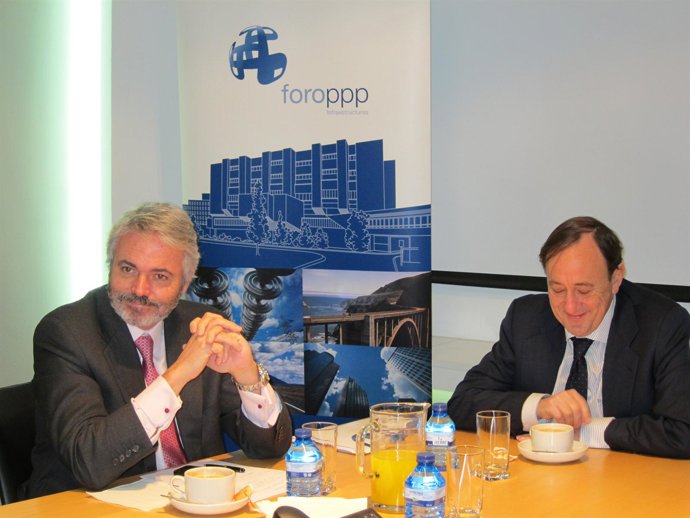El Presidente Y El Director Del Foro De Infraestructuras 