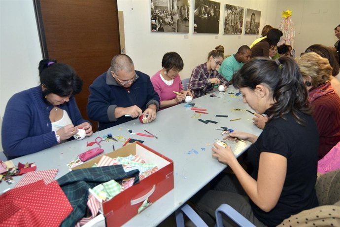 Taller De Carnaval En El CMICAD De Santander 