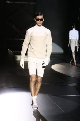 Modelo De David Delfín En La Mercedes-Benz Fashion Week Madrid