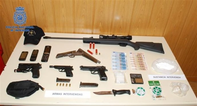 Iimagen De Los Efectos Incautados A Los Presuntos Atracadores