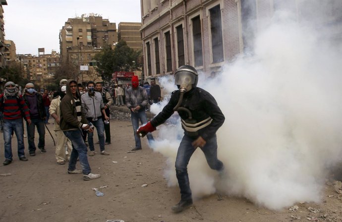 Enfrentamientos Entre Manifestantes Y Policías En Egipto