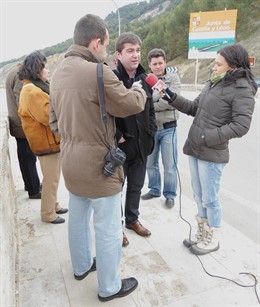 Juan José Zancada Atiende A Los Medios De Comunicación En Cabezón