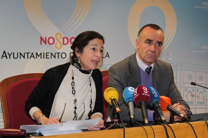 Rueda De Prensa De Los Socialistas Mercedes De Pablos Y Antonio Muñoz