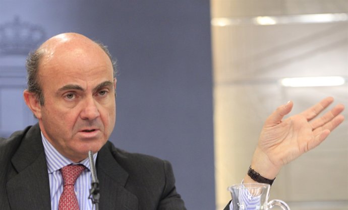 Ministro De Economía, Luis De Guindos, En La Rueda De Prensa Posterior Al Consej