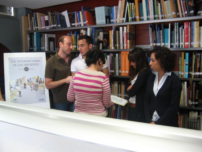 Día De Los Archivos En El Archivo Del Puerto De Huelva.
