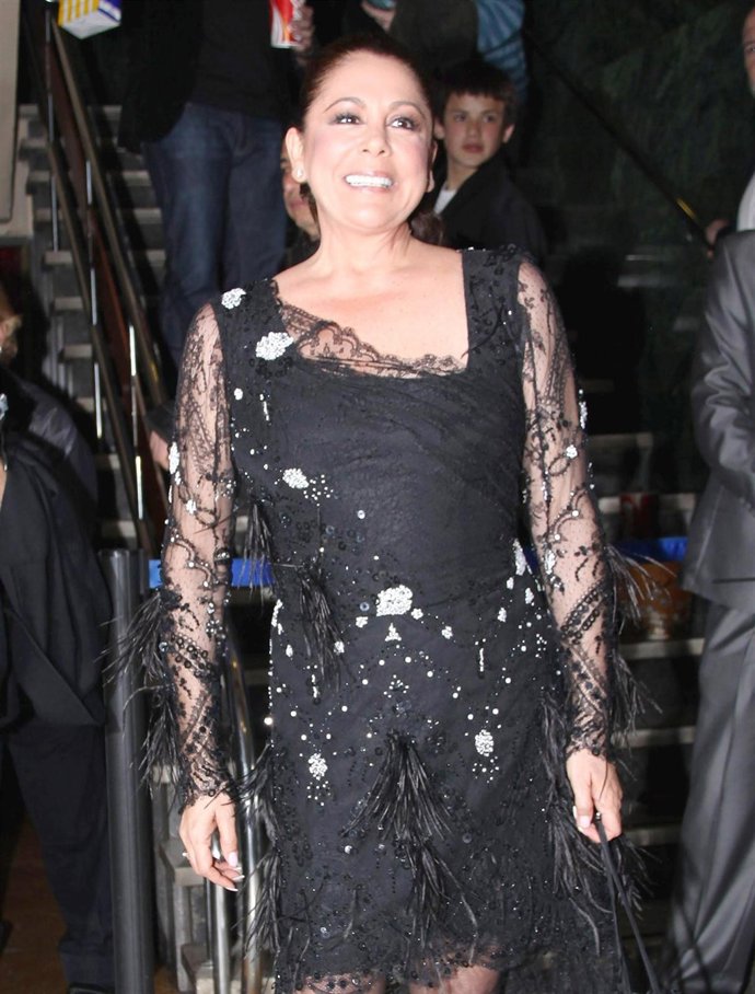 Isabel Pantoja Vestida De Negro