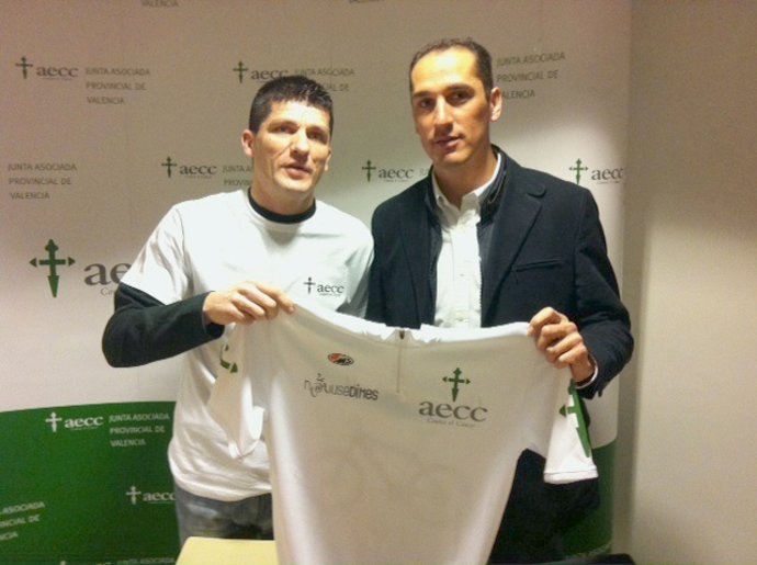 Nacho Olmos Y El Exciclista Profesional Ángel Casero