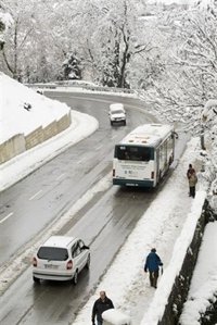La nieve mantiene cerrados tres puertos de montaña en Cantabria y obliga a usar cadenas en otros cuatro