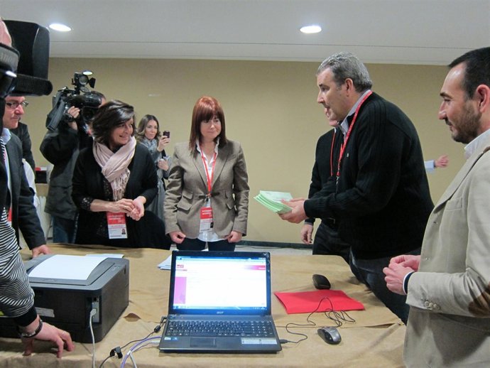 El Equipo De Chacón Entrega Los Avales