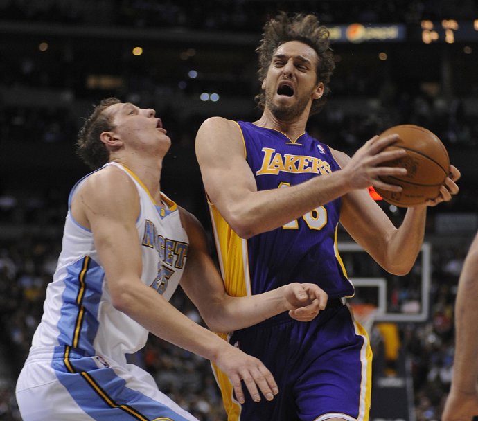 Pau Gasol (Llos Angeles Lakers) Contra Denver Nuggets