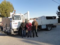 La Diputación de Albacete distribuye sal en las carreteras de la provincia afectadas por el hielo