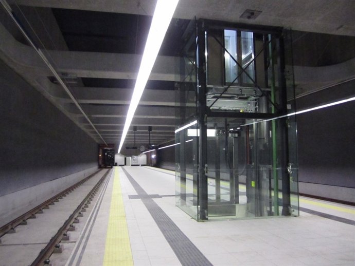 Una De Las Estaciones Del Metro