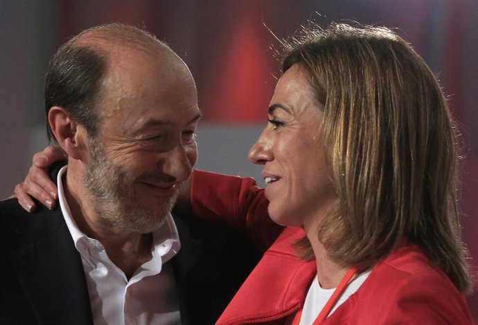Carme Chacón Felicita A Rubalcaba