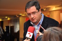 Óscar López dice que "algo habrá que hacer" con sus dos cargos