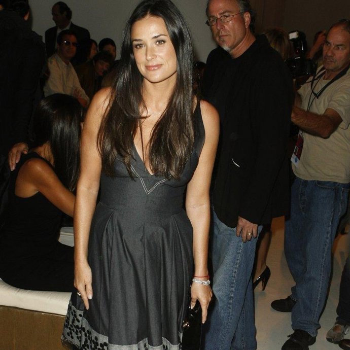 Actriz Demi Moore  desfile Donna Karan para primavera 2008
