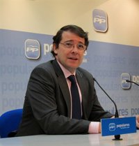 Mañueco desea que López asuma su nueva responsabilidad para tener "más compromiso" con la Comunidad