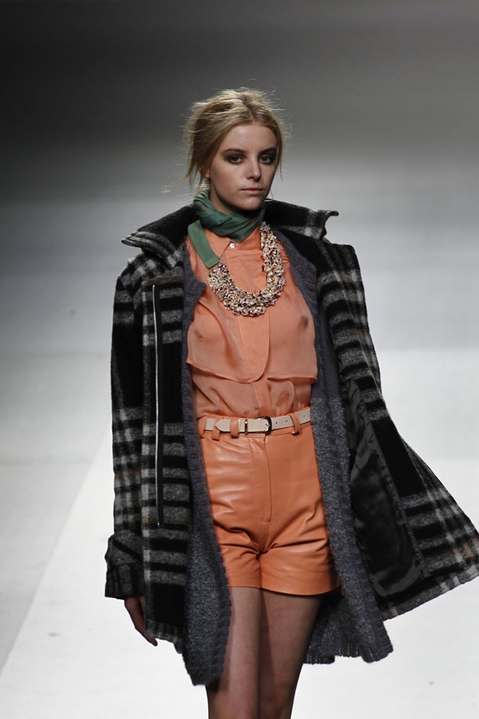 Modelo De El Comillo De Morsa En La Mercedes-Benz Fashion Week Madrid