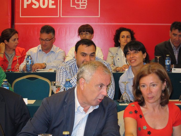 Pachi Vázquez Habla Con Mar Barcón En El Comité Nacional Galego Del Psdeg