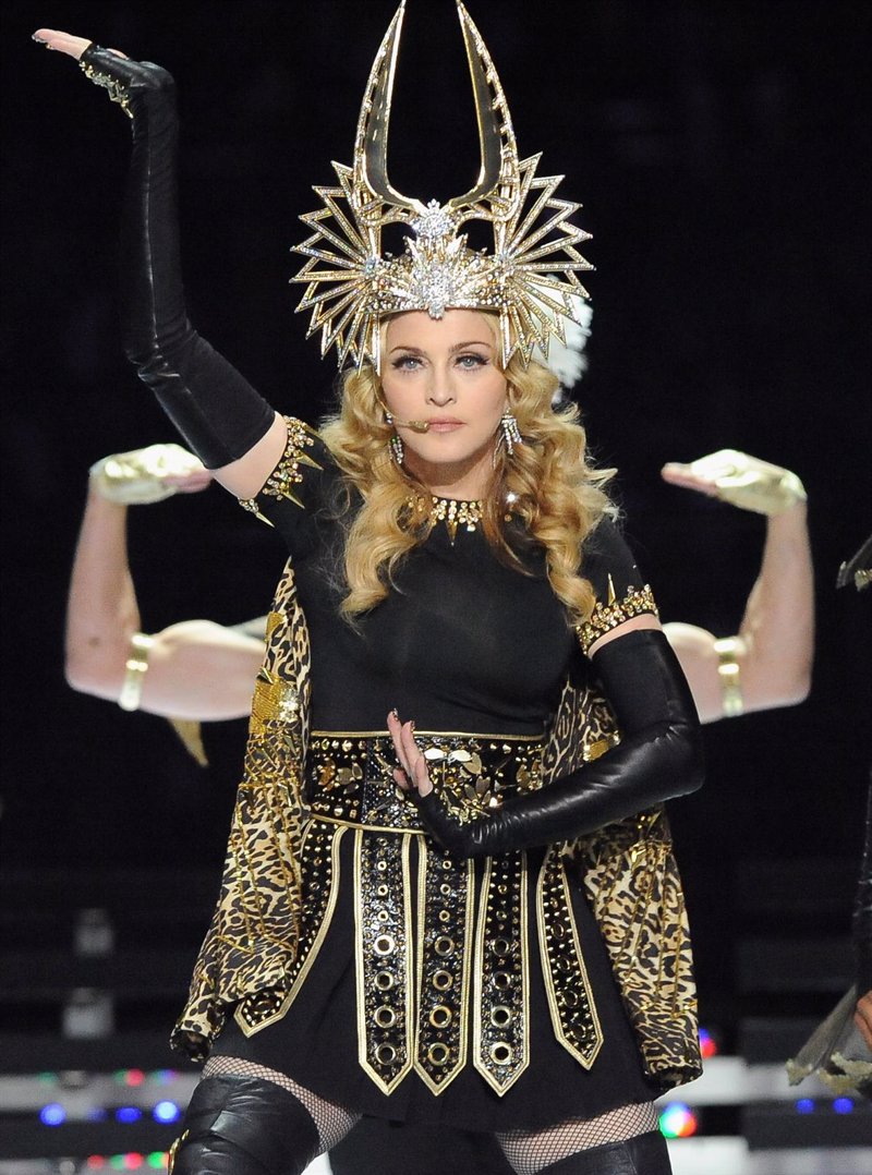 La emperatriz Madonna deslumbra con su actuación en la Super Bowl