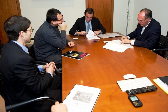 Frederic Crespo, Sandro Rosell Y Ramon Pont En La Firma Del Convenio