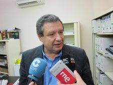 Francisco Martínez Atiende A Los Periodistas