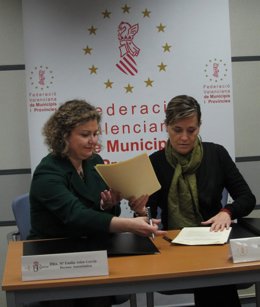 María Emilia Adán Y Elena Bastidas Durante La Firma Del Acuerdo En La FVMP.