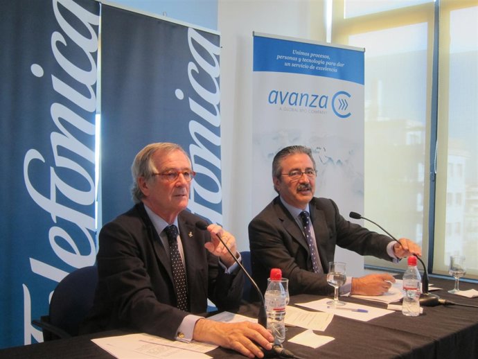 El Alcalde De Barcelona, X. Trias, Y El Dtor.De Telefónica Catalunya, Kim Fa