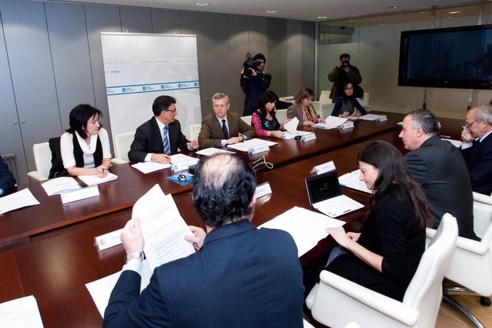 Alfonso Rueda e o Fiscal Superior de Galicia, Carlos Varela, en reunión