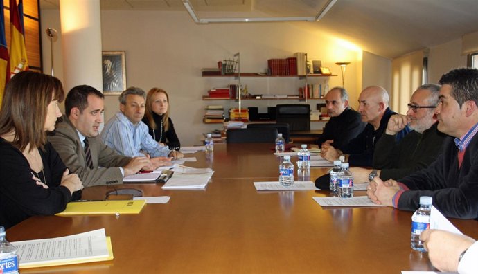 Alarte Y  Otros Dirigentes De PSPV Con Representantes De Sindicatos De Educación