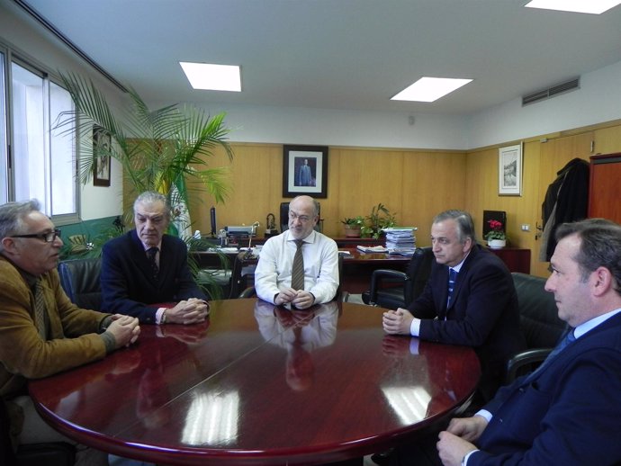 El Delegado De La Junta En Huelva, Manuel Alfonso Jiménez, Se Reúne Con Almonte.