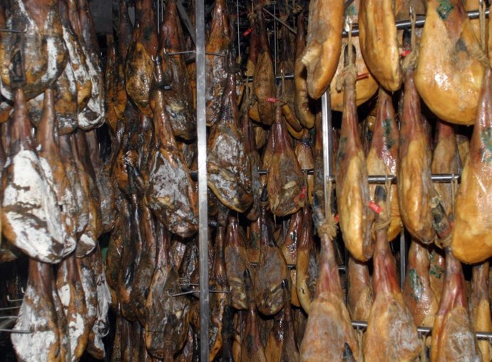 Interior de un secadero de ibéricos de Huelva