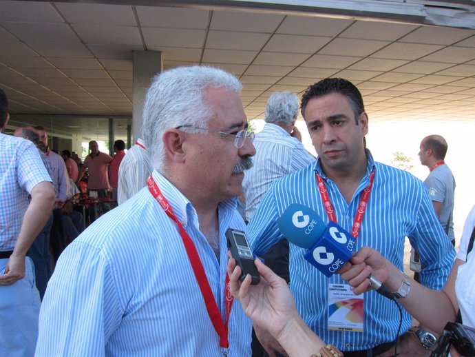 El Secretario General De La FIA-UGT, Luciano Gómez, Ante Los Medios