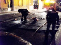 Protección Civil y Bomberos retiran un tejado de chapa que obligó a cortar el tráfico en Totana